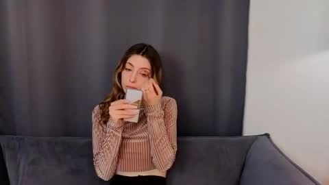 Snapshot of isobelsteinger chatting on February 19, 2026, 6:20 am Emilia online show from February 19, 2026, 6:20 am