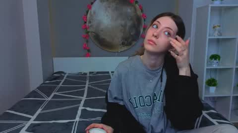 Snapshot of isobelsteinger chatting on February 25, 2026, 7:18 am Emilia online show from February 25, 2026, 7:18 am