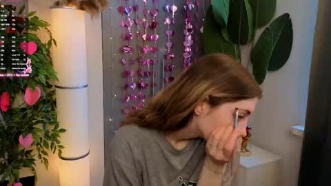 Snapshot of isobelsteinger chatting on February 27, 2026, 6:24 am Emilia online show from February 27, 2026, 6:24 am