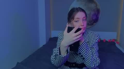 Snapshot of isobelsteinger chatting on March 5, 2026, 6:42 am Emilia online show from March 5, 2026, 6:42 am