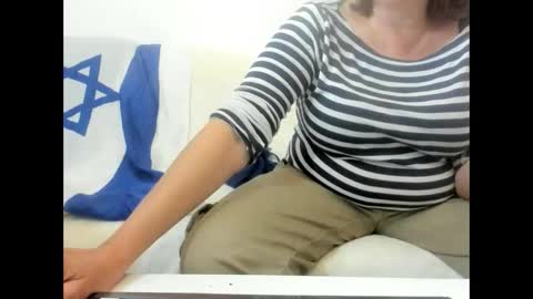 Snapshot of israelymilf chatting on April 13, 2026, 7:36 am Marta online show from April 13, 2026, 7:36 am