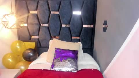 ISSA MILF online show from November 14, 2025, 4:06 pm