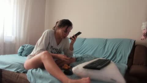 Snapshot of issabelle_69 chatting on December 19, 2024, 7:40 am Issabelle online show from December 19, 2024, 7:40 am
