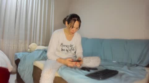 Snapshot of issabelle_69 chatting on February 3, 2025, 5:40 am Issabelle online show from February 3, 2025, 5:40 am