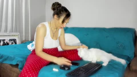 Snapshot of issabelle_69 chatting on February 15, 2025, 5:30 am Issabelle online show from February 15, 2025, 5:30 am