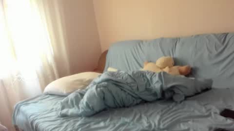 Issabelle online show from November 3, 2025, 5:52 am