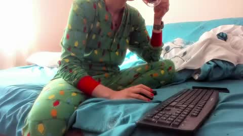 Issabelle online show from May 20, 2026, 5:02 am