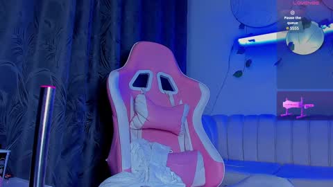 Snapshot of issac_james chatting on December 6, 2024, 7:10 am Issac online show from December 6, 2024, 7:10 am