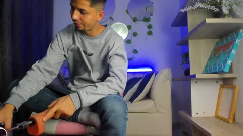 Snapshot of issac_james chatting on December 21, 2024, 5:25 am Issac online show from December 21, 2024, 5:25 am