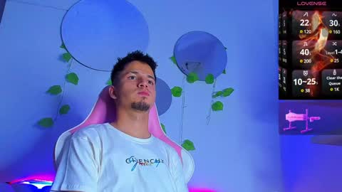 Snapshot of issac_james chatting on January 26, 2025, 8:25 am Issac online show from January 26, 2025, 8:25 am