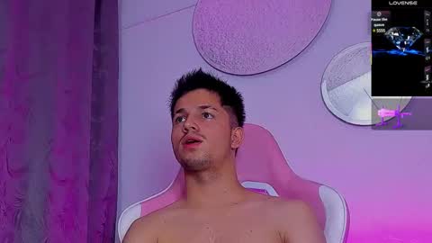 Snapshot of issac_james chatting on March 7, 2025, 9:18 am Issac online show from March 7, 2025, 9:18 am