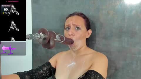 Snapshot of issys_milf chatting on February 27, 2025, 12:45 pm ISSYS online show from February 27, 2025, 12:45 pm