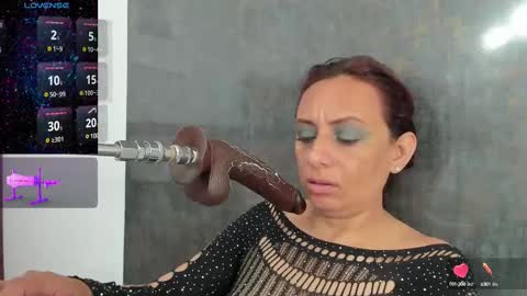 Snapshot of issys_milf chatting on March 4, 2025, 12:12 pm ISSYS online show from March 4, 2025, 12:12 pm