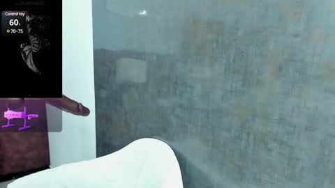 Snapshot of issys_milf chatting on March 7, 2025, 6:00 pm ISSYS online show from March 7, 2025, 6:00 pm