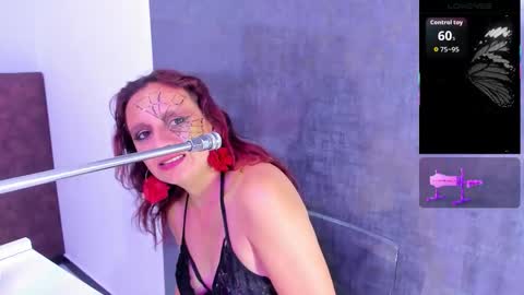 Snapshot of issys_milf chatting on November 2, 2025, 4:15 am ISSYS online show from November 2, 2025, 4:15 am