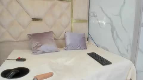 Issys online show from January 16, 2026, 1:53 am