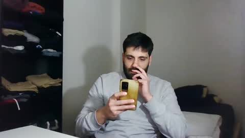 italianboybcn online show from January 17, 2025, 8:22 pm