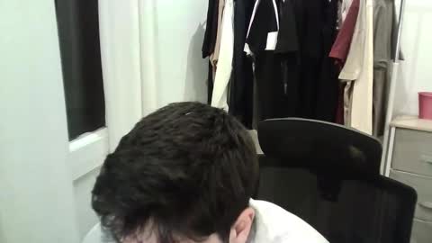 italianboybcn online show from December 16, 2025, 7:08 pm