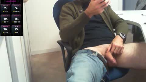 Snapshot of italiansirforyou chatting on October 31, 2025, 3:35 pm Alex online show from October 31, 2025, 3:35 pm