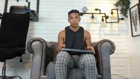 Italo Moore online show from September 15, 2025, 11:21 am