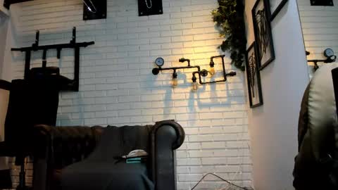 Italo Moore online show from September 23, 2025, 11:13 am