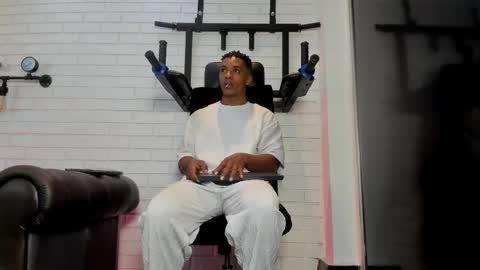 Italo Moore online show from October 19, 2025, 11:22 am