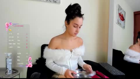 Angelica online show from October 28, 2025, 7:05 pm