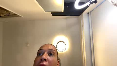 Snapshot of its_lottiex chatting on March 8, 2026, 5:28 pm Lottie online show from March 8, 2026, 5:28 pm