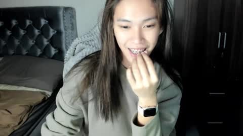 Cora online show from February 6, 2025, 8:02 pm