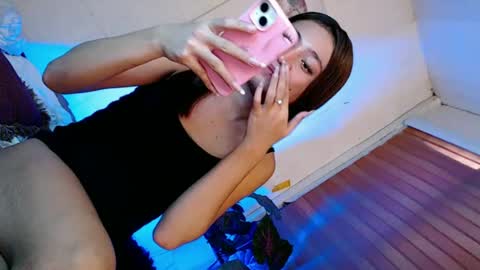 Snapshot of its_me_luna1111 chatting on July 7, 2026, 7:23 am its_me_luna1111 online show from July 7, 2026, 7:23 am