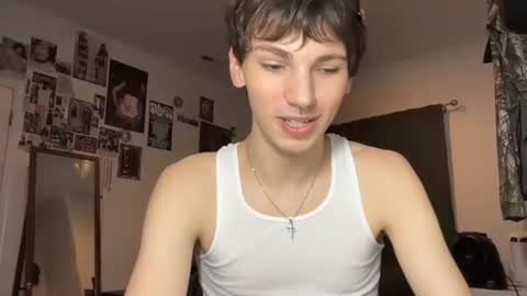 Snapshot of its_rowan chatting on October 21, 2025, 1:28 am Rowan online show from October 21, 2025, 1:28 am