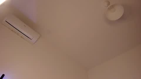 Isabella online show from November 3, 2025, 1:45 pm