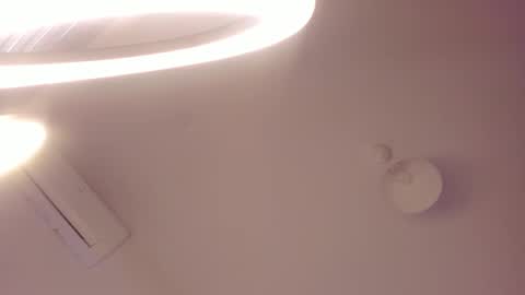 Isabella online show from November 12, 2025, 10:04 am