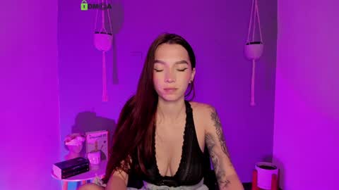 Snapshot of itscamill chatting on January 5, 2025, 1:56 am camill online show from January 5, 2025, 1:56 am