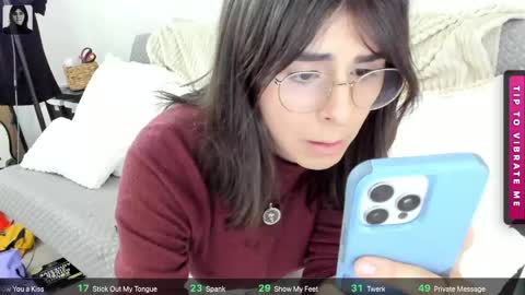 itschloelaurent online show from May 20, 2026, 6:47 pm