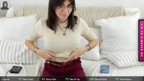 itschloelaurent online show from May 22, 2026, 7:52 pm