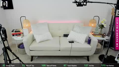 itschloelaurent online show from May 24, 2026, 3:39 pm