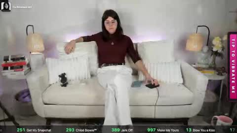 itschloelaurent online show from May 25, 2026, 3:45 am