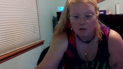Snapshot of itsglitch222 chatting on September 22, 2025, 6:04 am Itsglitchh222 online show from September 22, 2025, 6:04 am