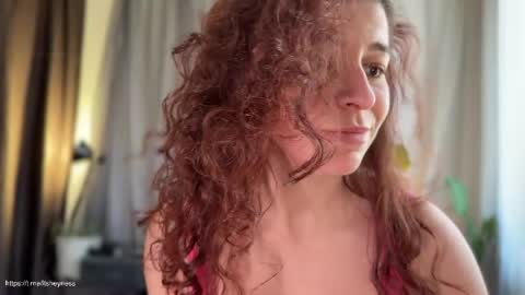 Snapshot of itsheyness chatting on April 6, 2026, 7:53 am itsheyness online show from April 6, 2026, 7:53 am