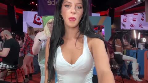 Snapshot of itskassielee chatting on January 17, 2026, 12:04 am itskassielee online show from January 17, 2026, 12:04 am