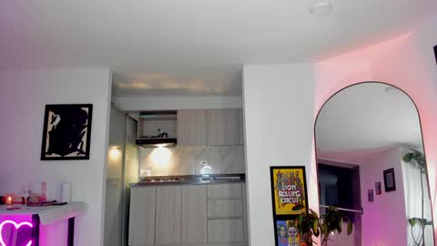 Snapshot of itslau_ chatting on December 12, 2024, 2:48 am lau online show from December 12, 2024, 2:48 am