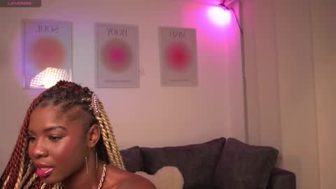 Snapshot of itslau_ chatting on December 21, 2025, 7:26 am lau online show from December 21, 2025, 7:26 am