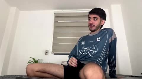 Snapshot of itsmartin_ chatting on February 9, 2026, 12:20 pm itsmartin_ online show from February 9, 2026, 12:20 pm