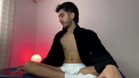 Snapshot of itsmartin_ chatting on February 16, 2026, 2:24 pm itsmartin_ online show from February 16, 2026, 2:24 pm