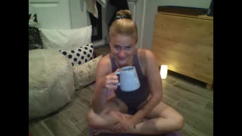 itsmekrissy online show from May 17, 2026, 1:18 pm