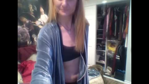 itsmekrissy online show from June 12, 2026, 10:58 am