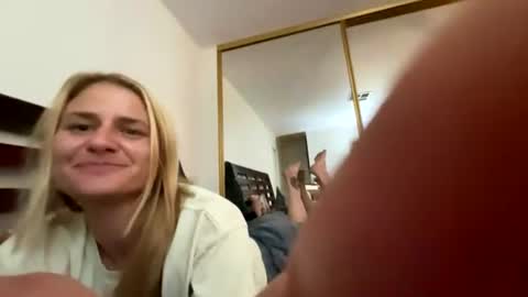 itsmekrissy online show from July 12, 2026, 9:33 am