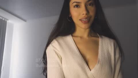 itsssssssme_lana online show from January 7, 2025, 6:35 pm