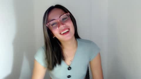 Snapshot of itsurgil_kloeh chatting on November 22, 2025, 8:19 pm itsurgil_kloeh online show from November 22, 2025, 8:19 pm